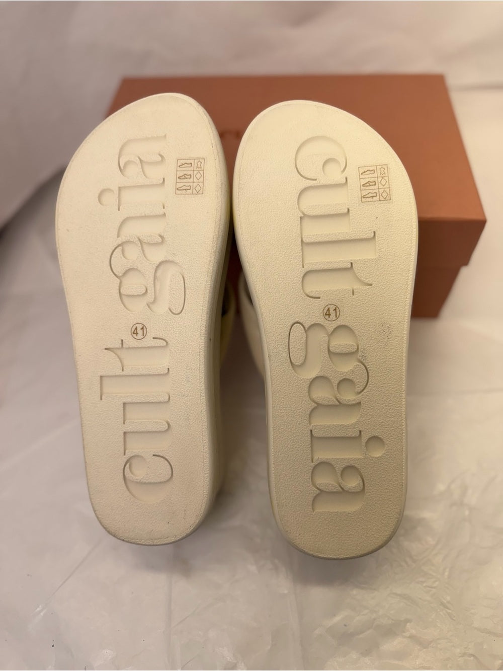 Cult Gaia Cg Platform Flip Flops in Off White sandals